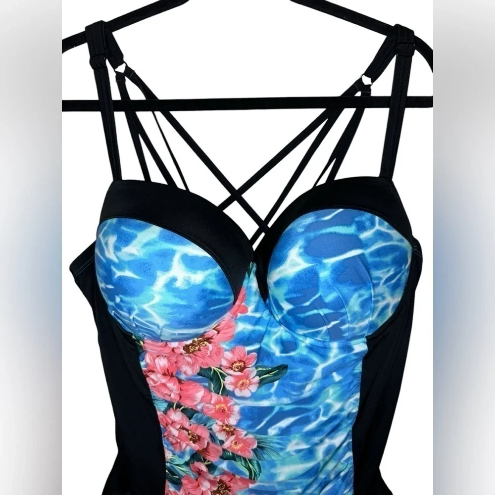 Torrid One Piece Swim Suit Size 3X D/DD Water Floral